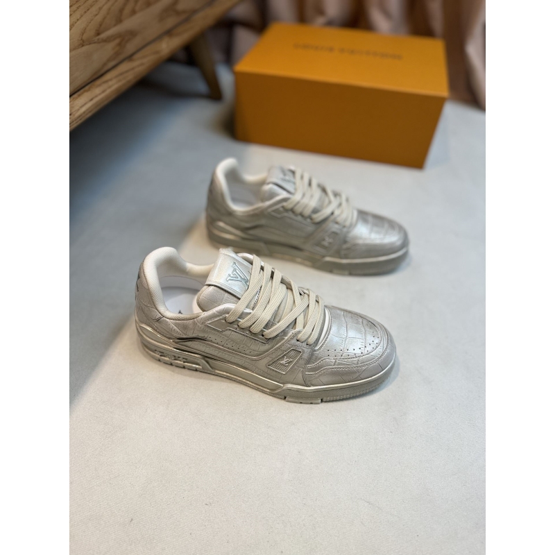 l**is V*t*n sneakers